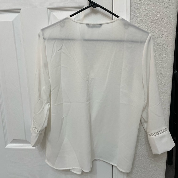 White blouse - Picture 3 of 3